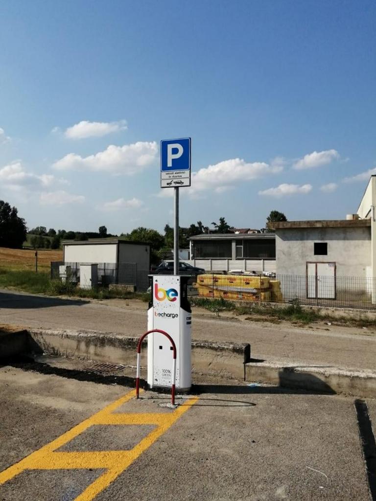 Stazione_di_ricarica_veicoli_elettrici___1_